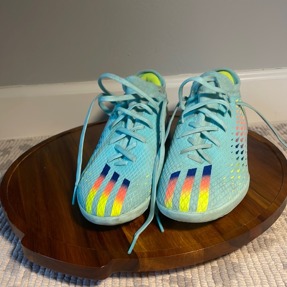 Adidas teal speed portals indoor soccer shoe. BRAND: ADIDAS   SIZE 7 1/2 M